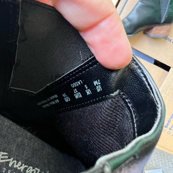 Dr. SCHOLLS ladies leather booties! 7M in excellent condition! Closet clean-out! - Picture 4 of 4